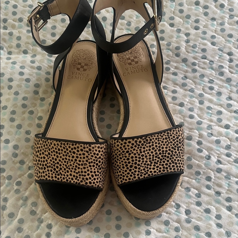 Vince Camuto Black and Tan Espadrille Sandals